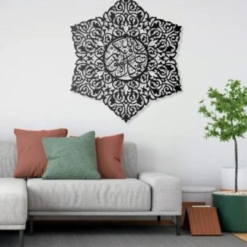 Islamische Metall Wandkunst – „Allah ist dein Beschützer und Helfer“ Arabische Kalligraphie – Elegantes Religiöses Wandbild – Muslimische Dekoration – 50×53 / 70×80 cm