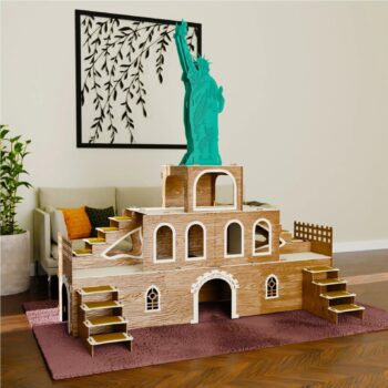 Kaninchenhaus „Statue of Liberty“ – 3-stöckiger Hasenstall aus MDF, inspiriert von der Freiheitsstatue – Großes Kaninchenschloss mit Treppen & Türen – Handgefertigt, zerlegbar, sicher & dekorativ