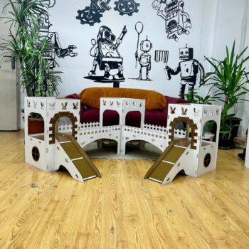 TOWERS Kaninchenburg aus Holz – 3 verbundene Türme mit Brücken & Treppen, 2 Etagen – Spiel‑ und Versteckhaus für Kaninchen & Kleintiere – 3 mm MDF, zerlegbar, 55 cm hoch